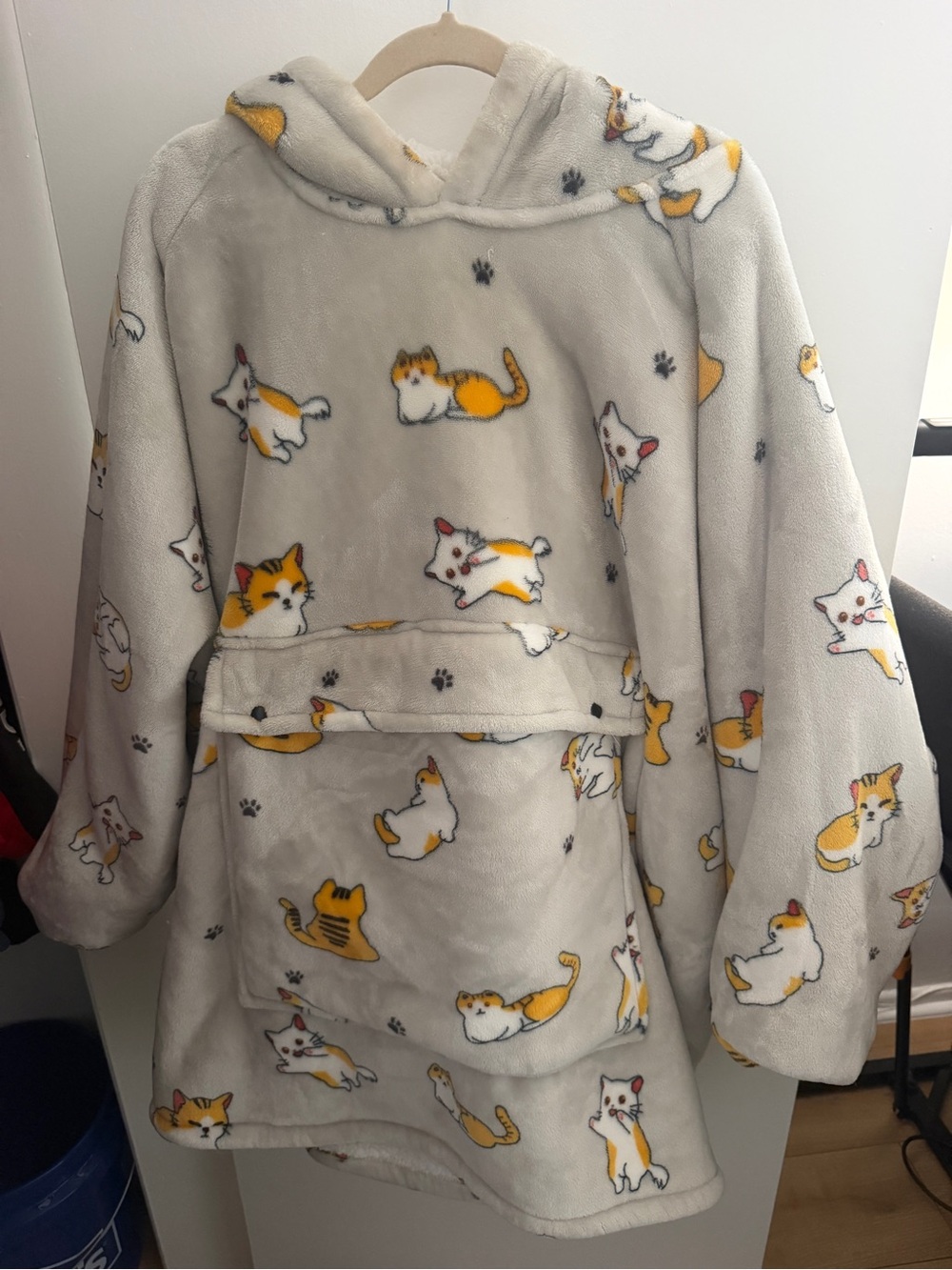 Kids Plush Hooded Jacket with Yellow Cat Print - Cozy Fit